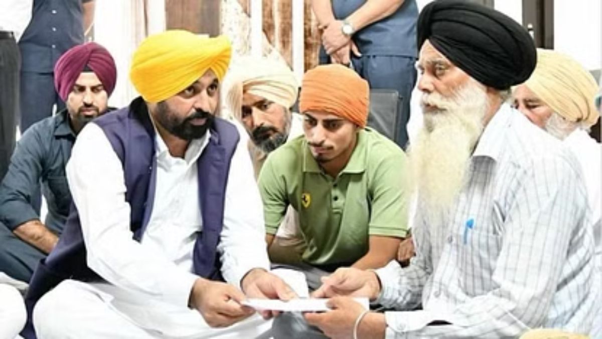 अग्निवीर शहीद अमृतपाल सिंह के घर पहुंचे पंजाब के CM भगवंत मान, एक करोड़ रुपये का चेक सौंपा