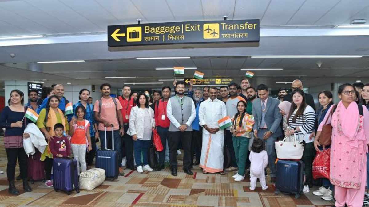भारत का ऑपरेशन अजय : इजरायल से 286 नागरिकों को लेकर दिल्ली पहुंचा विमान, 18 नेपालियों को भी वॉर जोन से निकाला