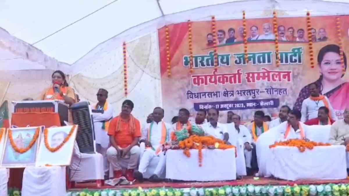 आचार संहिता के उल्लंघन पर BJP प्रत्याशी को नोटिस : आमसभा में रेणुका सिंह ने दिया विवादित बयान, चुनाव अधिकारी ने तीन दिन के भीतर मांगा जवाब