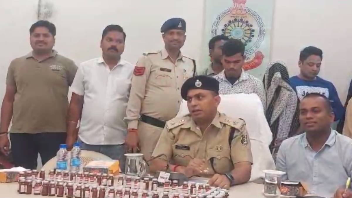 CG CRIME : ज्वेलरी दुकान का शटर तोड़कर चोरी करने वाले तीन आरोपी गिरफ्तार, 16 लाख की नशीली सामान के साथ दो लोग भी पकड़े गए