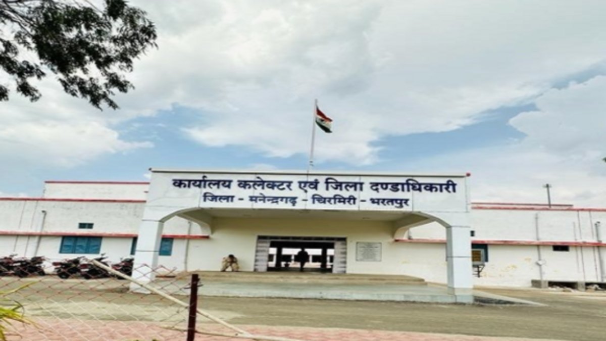 आचार सहिंता का उल्लंघन : सोशल मीडिया पर पोस्ट करना, बधाई देना पड़ा महंगा, शिक्षक और व्याख्याता को मिला कारण बताओ नोटिस