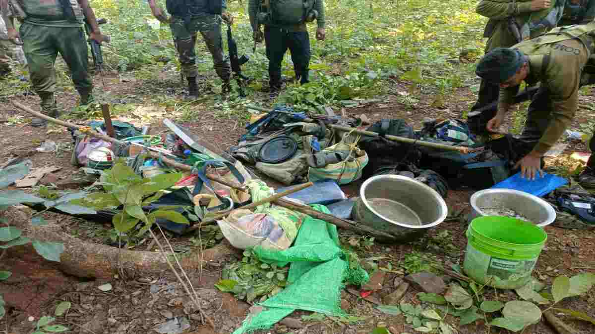 CG मुठभेड़ में दो नक्सली ढेर : सुरक्षा बल के सभी जवान सुरक्षित, रायफल, बंदूक के साथ भारी मात्रा में विस्फोटक सामग्री बरामद