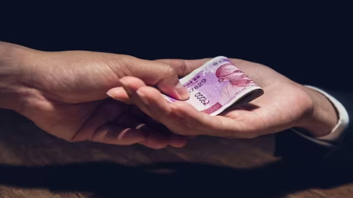 Punjab News : 50 हजार रुपए की रिश्वत लेने के आरोप में स्वास्थ्य कर्मी गिरफ्तार, ACB ने की बड़ी कार्रवाई …