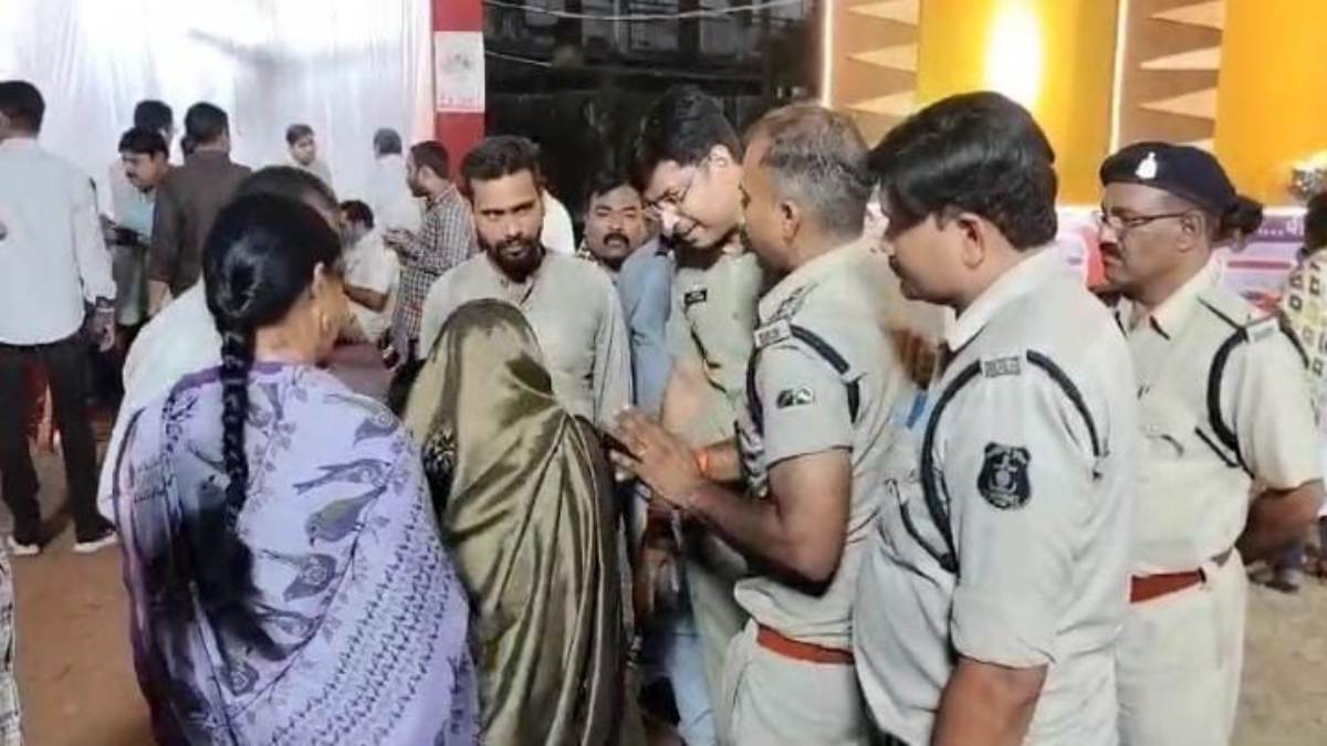 CG NEWS : दुर्गा पंडाल में चोर सक्रिय, प्रसाद ले रही श्रद्धालु के गले से सोने का हार पार