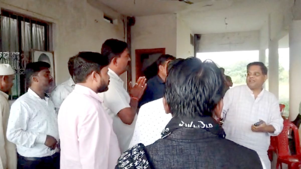 जोगी के विरोधी अब जोगी के साथ : मरवाही में कांग्रेस से कई आदिवासी नेताओं ने दिया इस्तीफा, अमित जोगी से मिले गुलाब सिंह, JCCJ से लड़ सकते हैं चुनाव