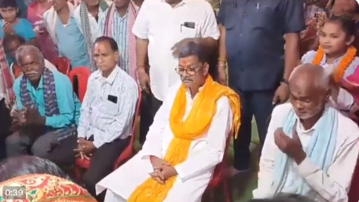 मतदाताओं ने चरणदास महंत को सुनाई खरी-खोटी, सोशल मीडिया पर VIDEO वायरल, प्रदेश अध्यक्ष साव ने ट्वीट कर कांग्रेस पर साधा निशाना