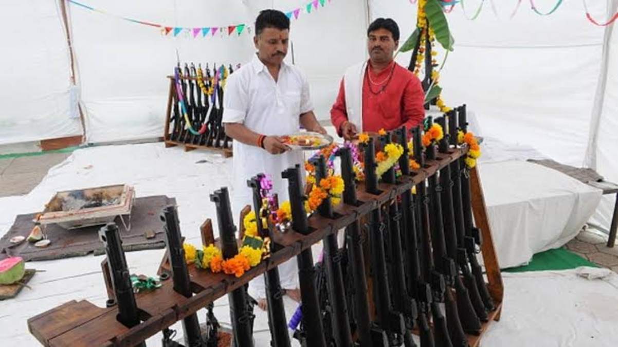 दशहरे के दिन ही क्यों की जाती है शस्त्रों की पूजा, जानिए क्या है इसका महत्व …