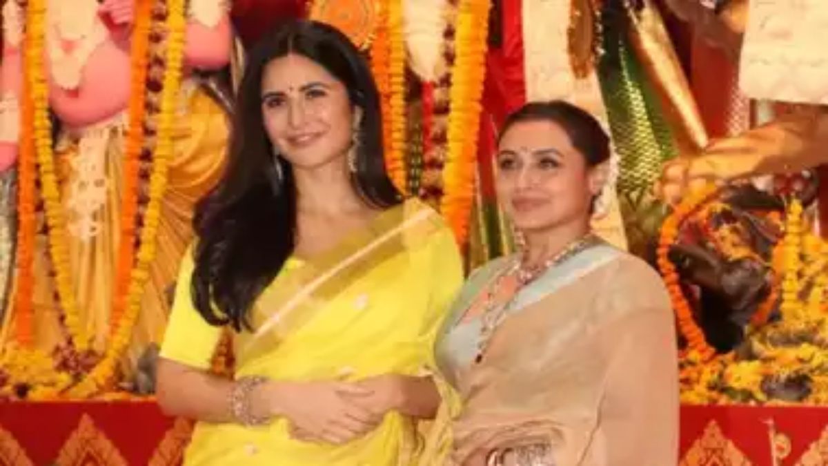 ट्रेडिशनल अंदाज में दिखीं कैटरीना और रानी मुखर्जी ने लूटा सबका दिल, दुर्गा पंडाल में एक्ट्रेस ने बिखेरे जलवे …