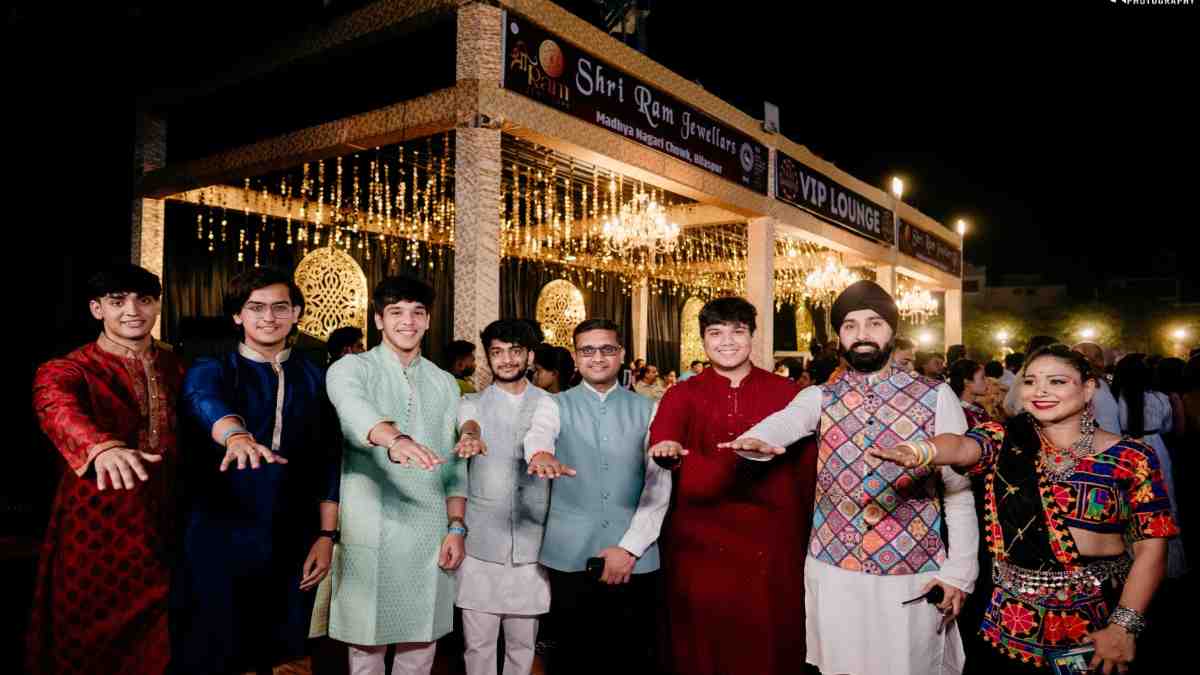 10 हजार से ज्यादा प्रतिभागियों ने मतदाता जागरूकता गीत पर किया डांडिया, सीईओ ने दिलाई मतदान की शपथ
