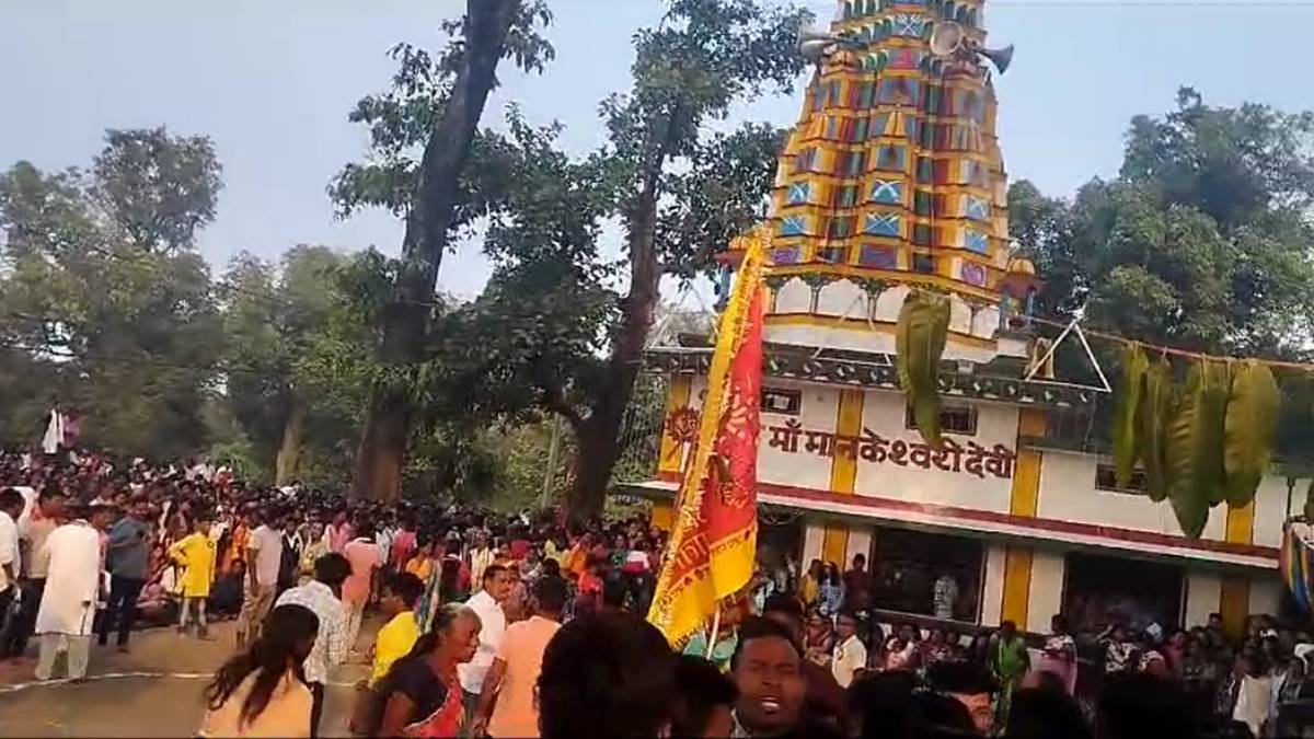 Sharad Purnima : मां मानकेश्वरी देवी मंदिर में शरद पूर्णिमा पर उमड़ा जनसैलाब, बलि पूजा में बड़ी संख्या में शामिल हुए श्रद्धालु