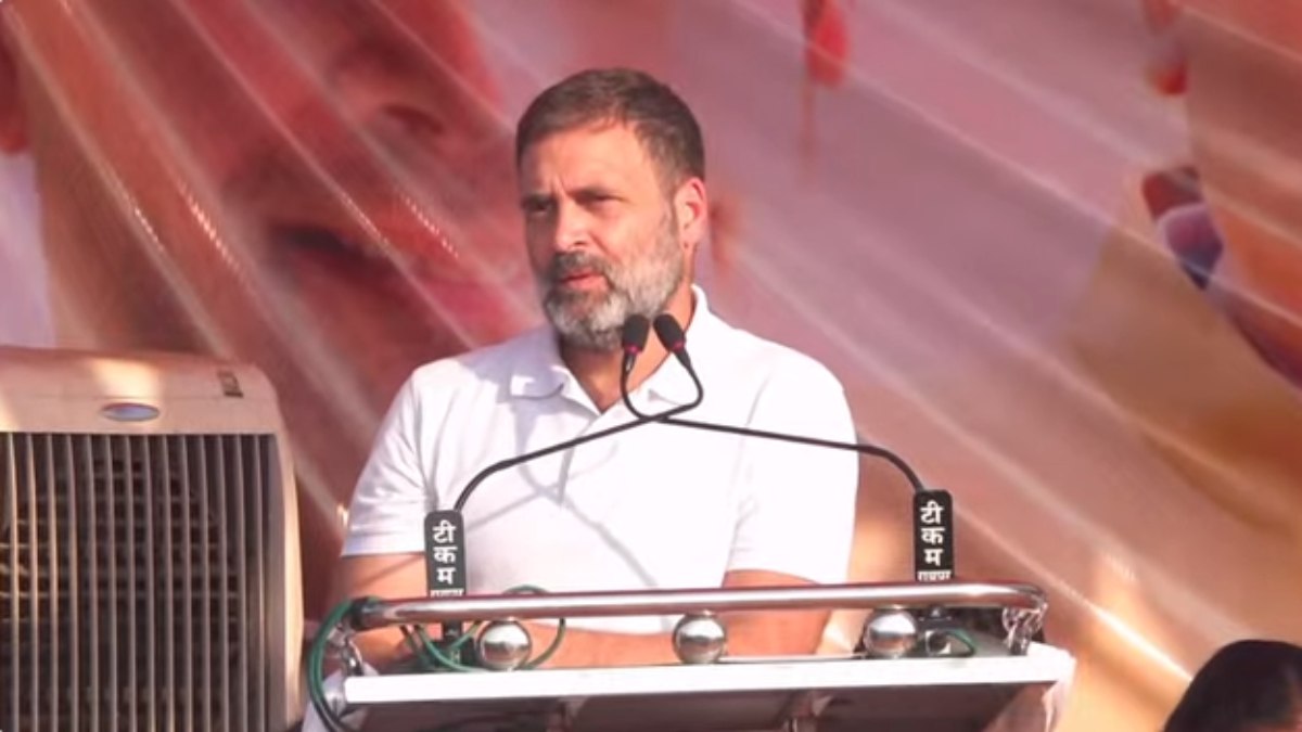 बस्तर में राहुल गांधी का बड़ा ऐलान : कांग्रेस सरकार बनी तो तेंदूपत्ते पर मिलेगा 4 हजार रुपए बोनस, स्कूल से कॉलेज तक मुफ्त शिक्षा, जानिए अब तक की घोषणाएं…