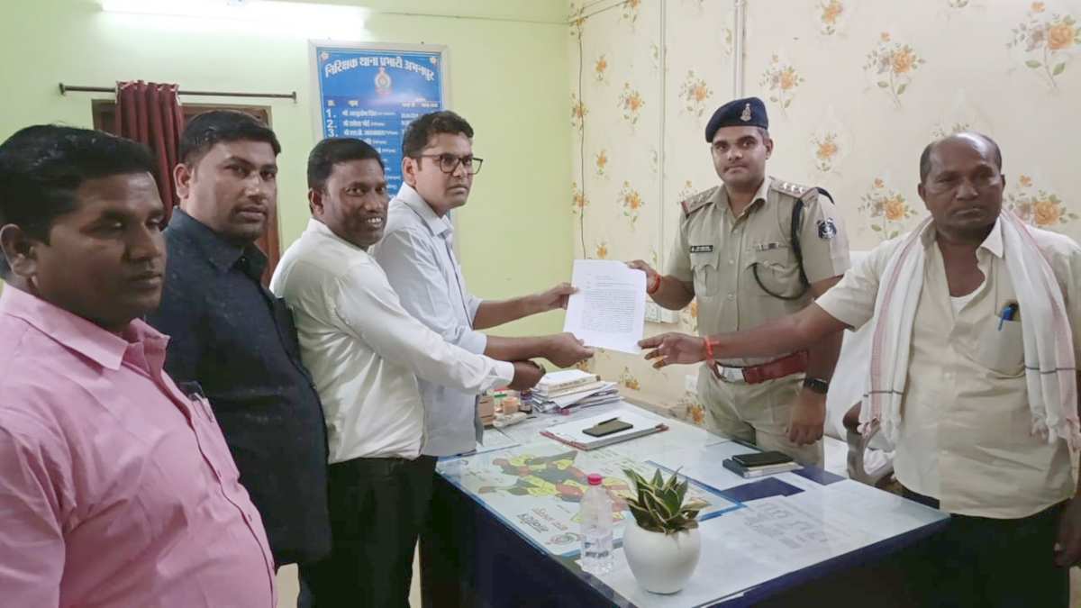 CG NEWS : विधायक के खिलाफ सतनामी समाज में आक्रोश, थाने में की शिकायत, जानिए पूरा मामला…