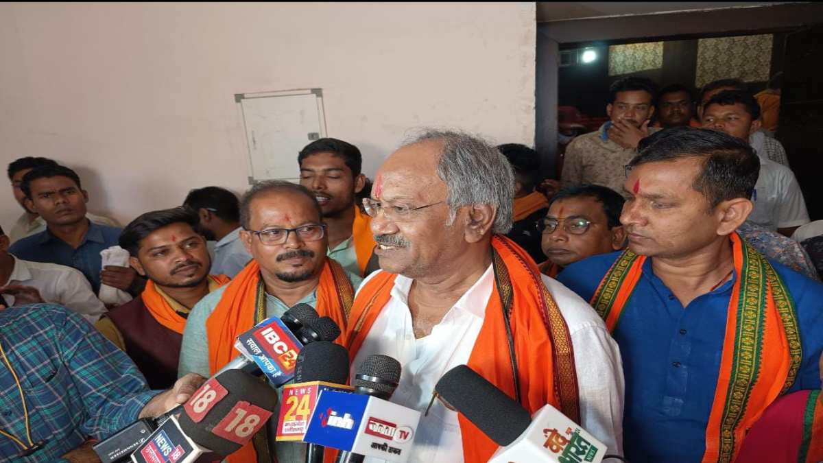 कांग्रेस की घोषणाओं पर बृजमोहन का तंज, कहा – पुरानी 36 घोषणाओं का क्या हुआ, भाजपा पहले ही शुरू कर दी थी मुफ्त शिक्षा की योजना