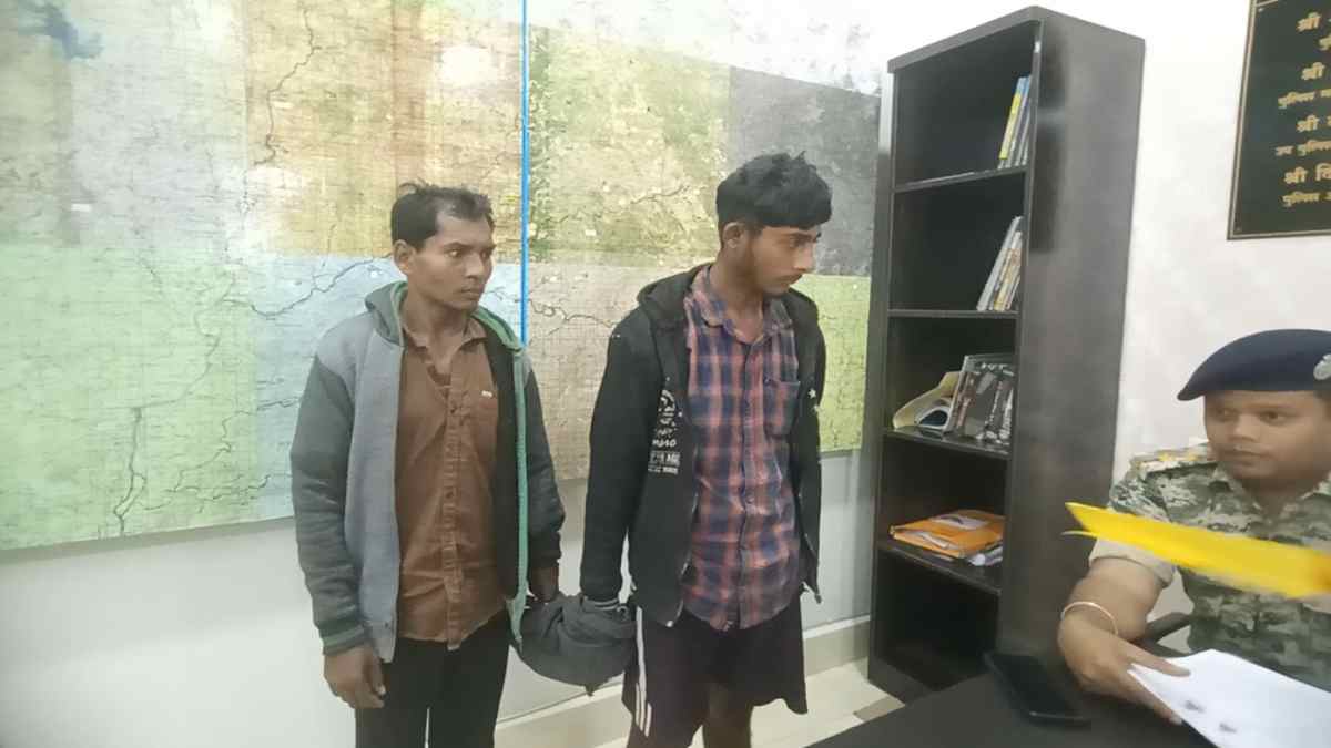 IED बम के साथ पकड़ाए दो नक्सली, 3 साल से नक्सल संगठन से जुड़कर जनमिलिशिया सदस्य के रूप में कर रहे थे काम