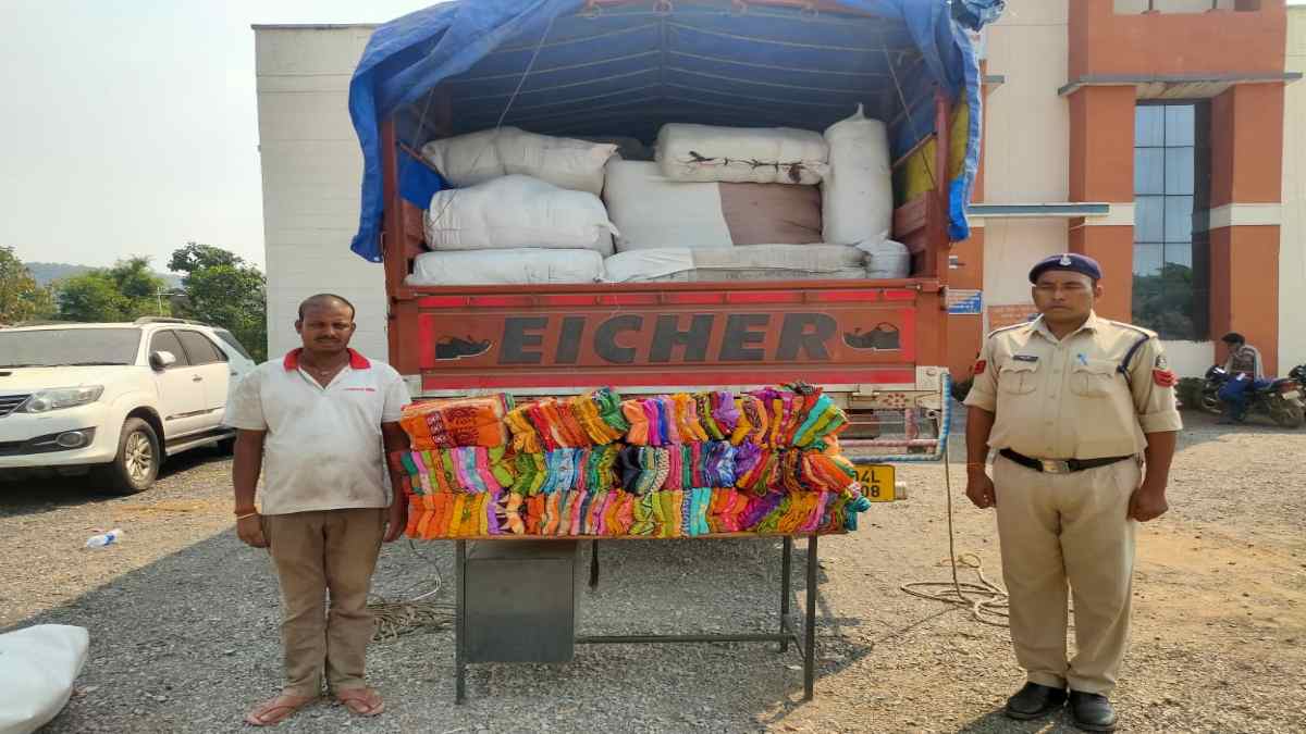 CG News : ट्रक से 1 करोड़ का साड़ी जब्त, चेकिंग के दौरान पुलिस को मिली बड़ी कामयाबी