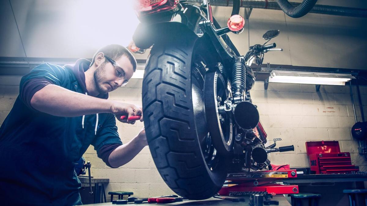 Winter Bike Care: सर्दियों के लिए बाइक को इस तरह करें तैयार, नहीं तो दे सकती है धोखा