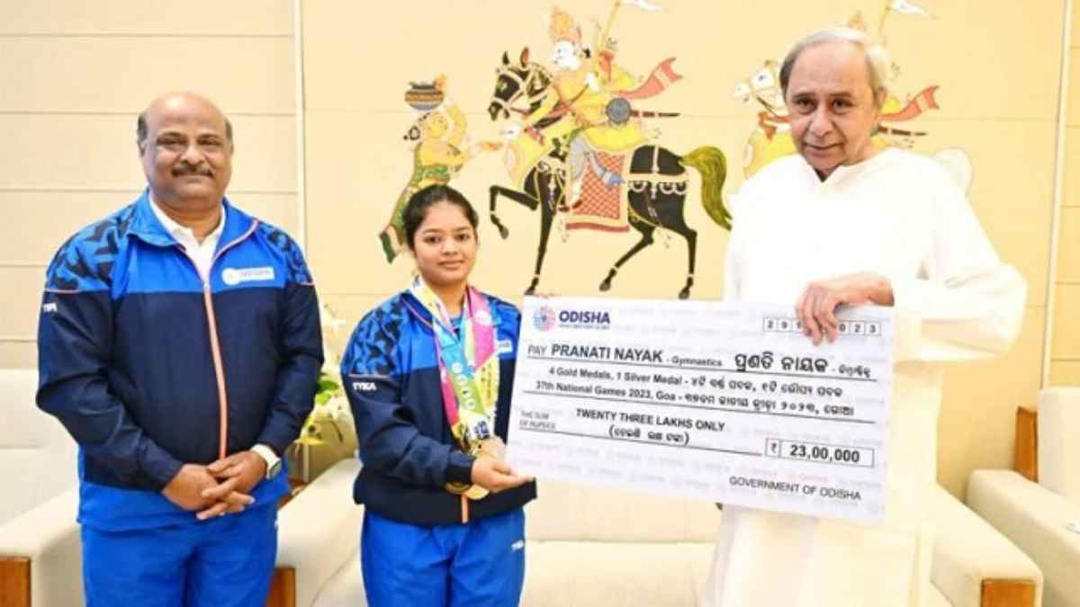 मुख्यमंत्री ने राष्ट्रीय खेलों में उत्कृष्ट प्रदर्शन के लिए जिमनास्ट प्रणति नायक को किया सम्मानित