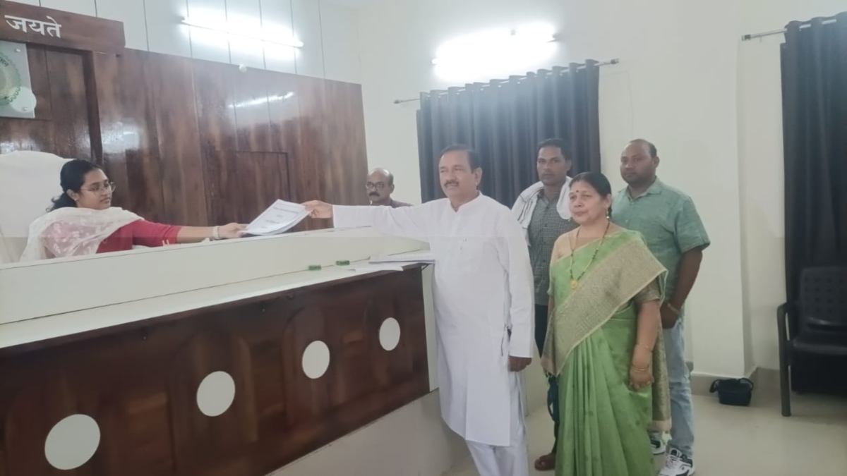 रूठे को नहीं मना सकी कांग्रेस, बागी नेता ने पार्टी का साथ छोड़ भरा नामांकन, क्या बीजेपी का किला ढहा पाएगी Congress