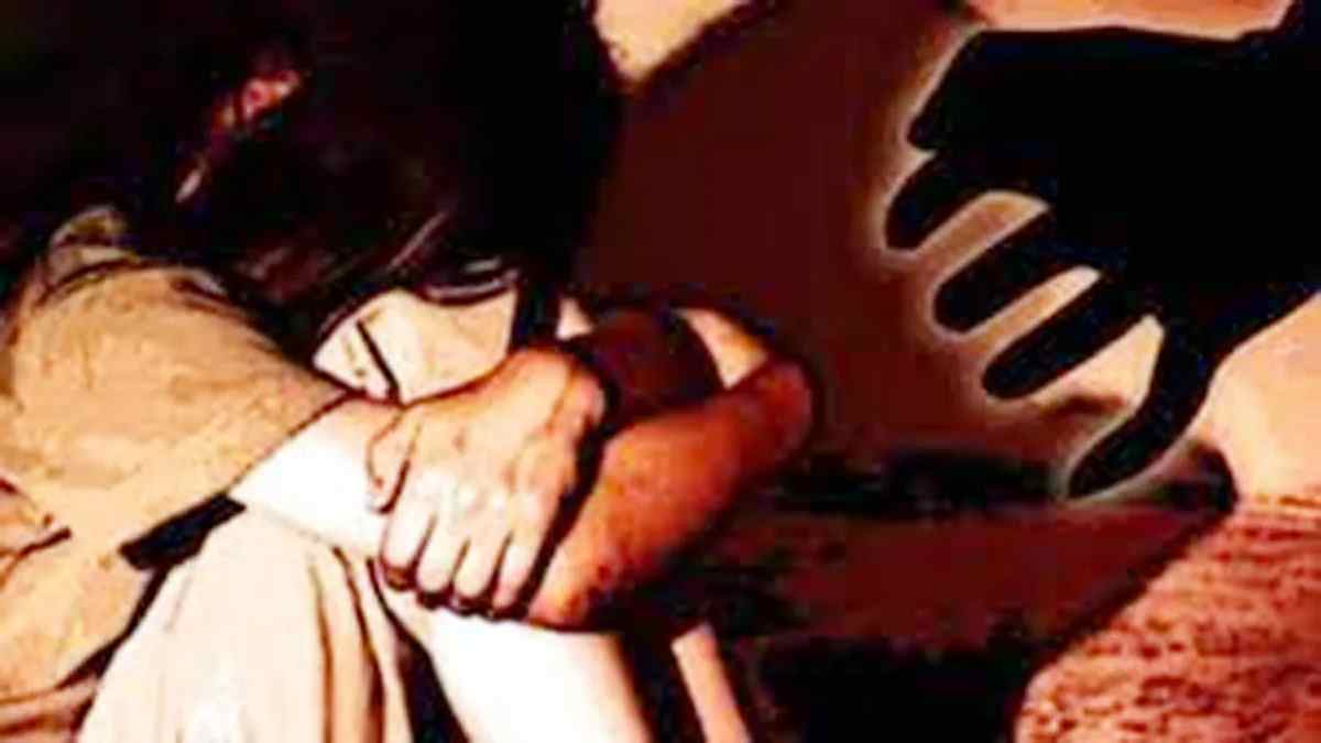 Odisha News : वायुसेना के अधिकारी ने नाबालिग से किया दुष्कर्म, जमानत याचिका खारिज होने पर अदालत के सामने किया आत्मसमर्पण