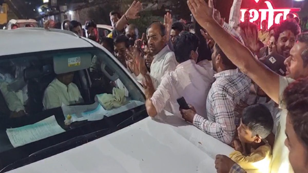 MP Election 2023: दिग्विजय का काफिला रघुवंशी समाज के युवाओं ने रोका, की जमकर नारेबाजी, ये रही वजह