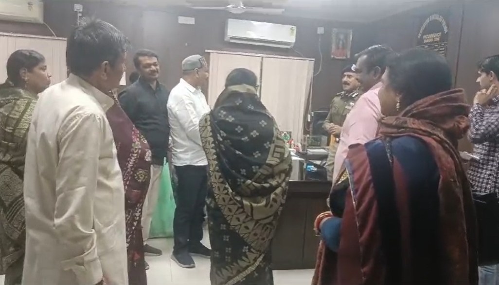 MP में अपहरण की धमकी और 25 लाख की फिरौतीः अब मामले की जांच SIT की टीम करेगी, परिजनों ने थाने की पुलिस पर लगाया लीपापोती का आरोप