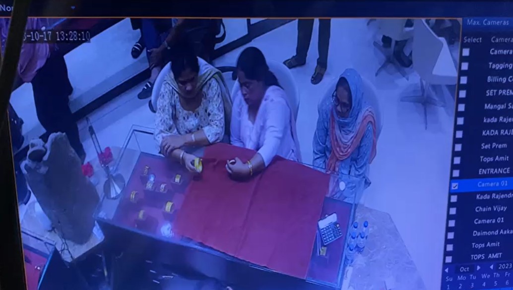 गहने देखने के बहाने सोने के कंगन की चोरी: 3 महिलाएं सीसीटीवी कैमरे में कैद, तलाश में जुटी पुलिस
