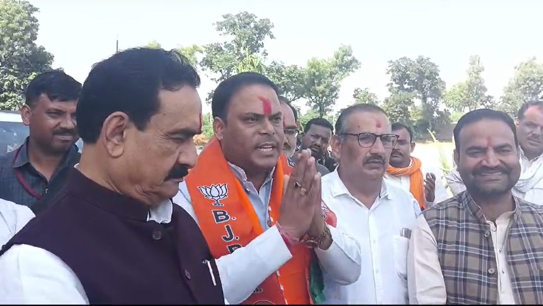 दतिया में कांग्रेस को बड़ा झटकाः टिकट कटने से नाराज प्रदेश महामंत्री भानु ठाकुर ने थामा बीजेपी का दामन, कांग्रेस की प्रदेश उपाध्यक्ष कविता पांडेय ने दिया इस्तीफा