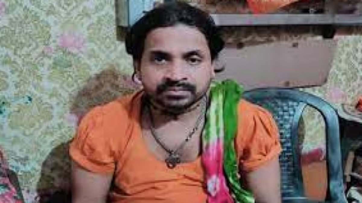 ज्योतिषी निकला समलैंगिक, लड़कों को बुलाता था घर, शारीरिक संबंध बनाने के बदले देता था पैसा, जब पैसे नहीं दिए तो…