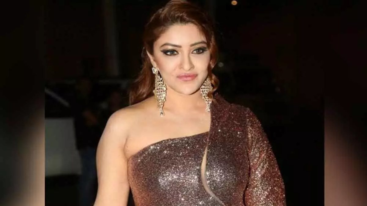 बॉलीवुड को लेकर एक्ट्रेस Payal Ghosh ने कसा तंज, कहा- बॉलीवुड से लॉन्च होती तो कपड़े उतरवा देते …