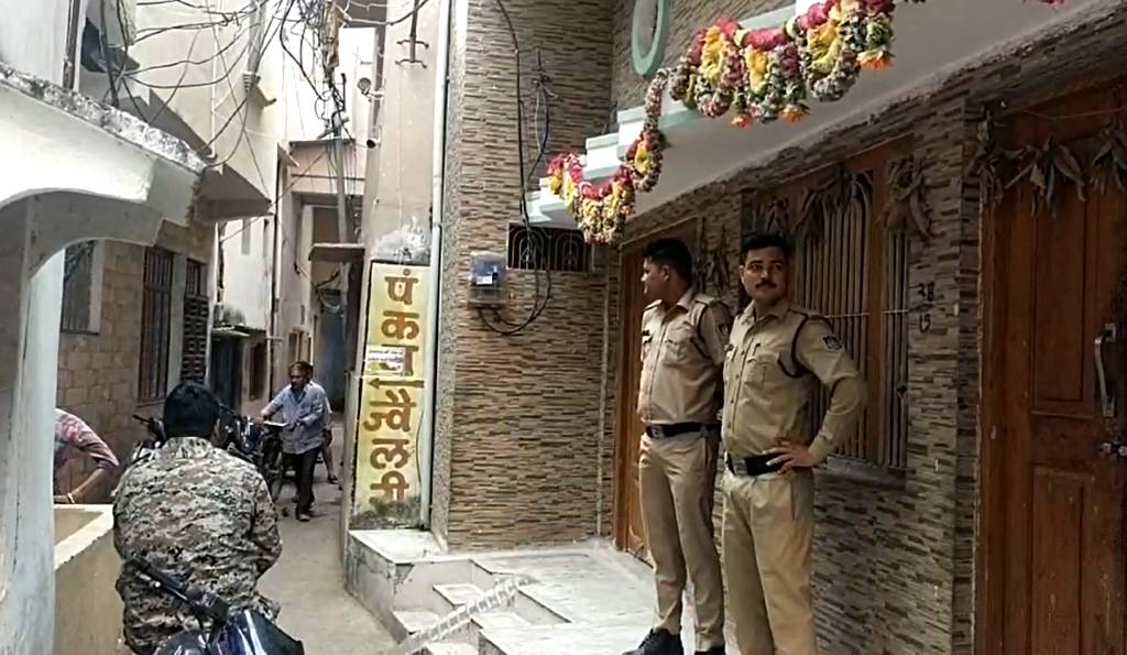 MP Breaking: दतिया में व्यापारी के घर ED की रेड, अलसुबह टीम ने दी दबिश, सर्च जारी