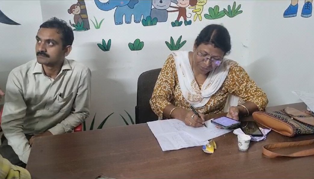 लोकायुक्त की कार्रवाईः रिश्वतखोर फरार पटवारी और बिचौलिए गिरफ्तार, सर्पदंश का पैसा दिलाने मांगी थी घूस