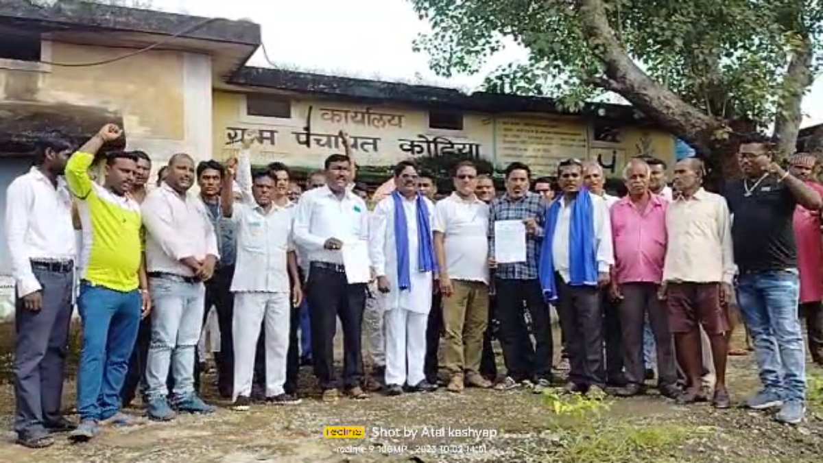 बसपा को बड़ा झटका : पार्टी में घोषित प्रत्याशी का विरोध, 100 से ज्यादा कार्यकर्ताओं ने दिया सामूहिक इस्तीफा, जिला अध्यक्ष ने दो को दिखाया बाहर का रास्ता
