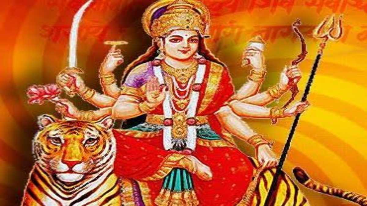नवरात्रि : इन पांच में से किसी एक मंत्र का केवल 11 बार जाप करने से मां भगवती होगी प्रसन्न, जानिए वो मंत्र …