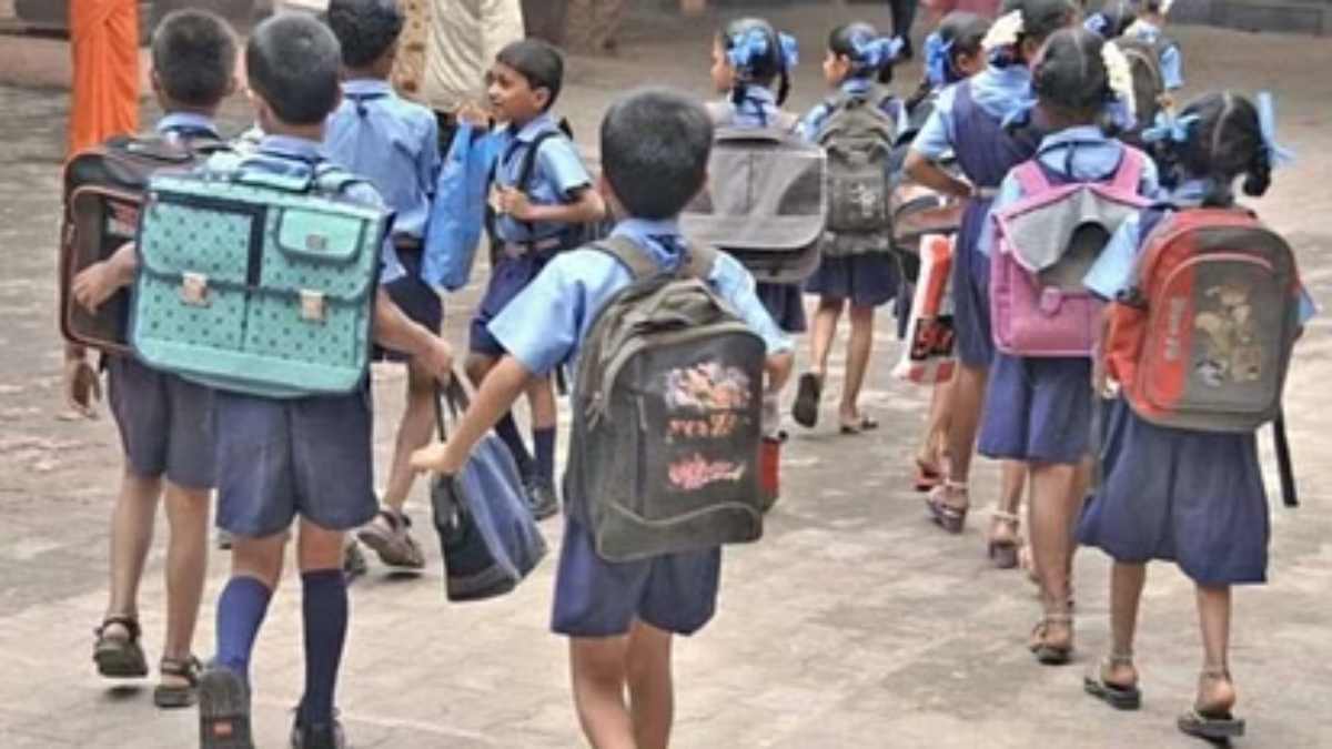 School Holiday : सरकार ने दुर्गा पूजा पर स्कूलों में 10 दिन की छुट्टी की घोषणा की