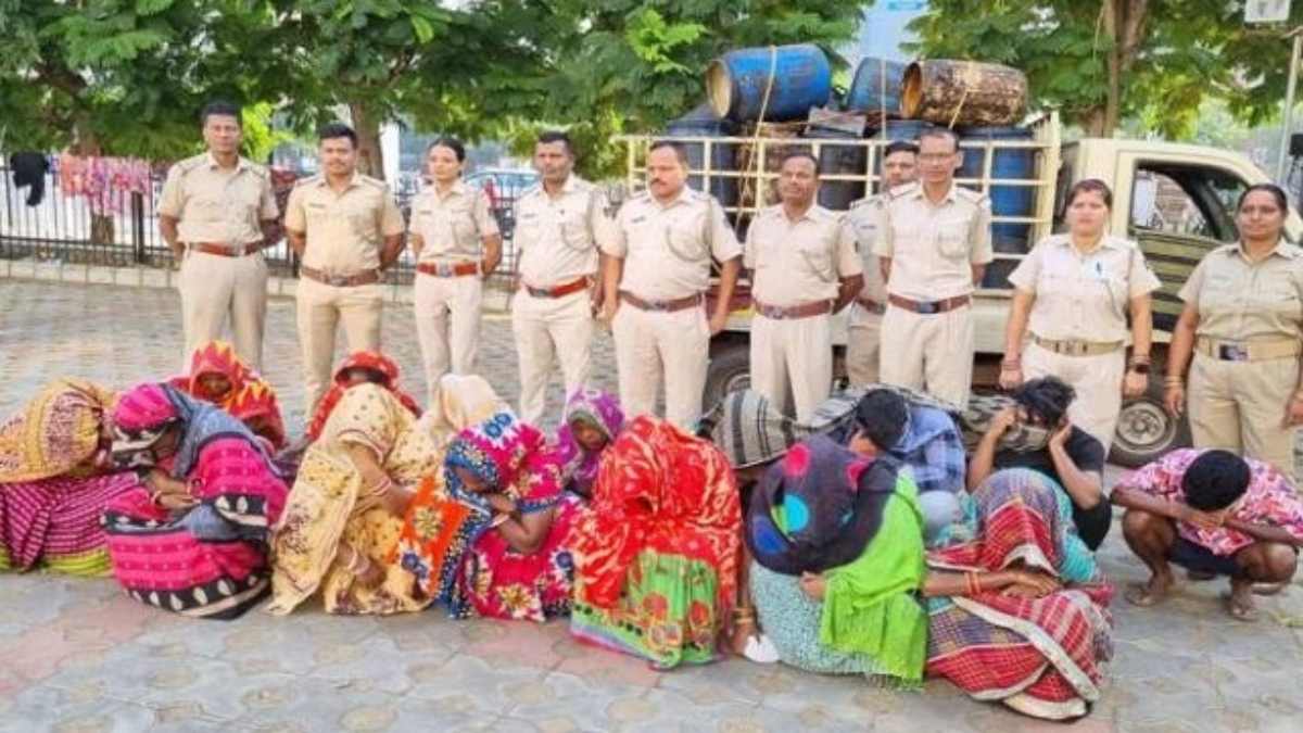 Odisha News : 10 हजार लीटर देसी शराब और गुड़ जब्त, 15 गिरफ्तार