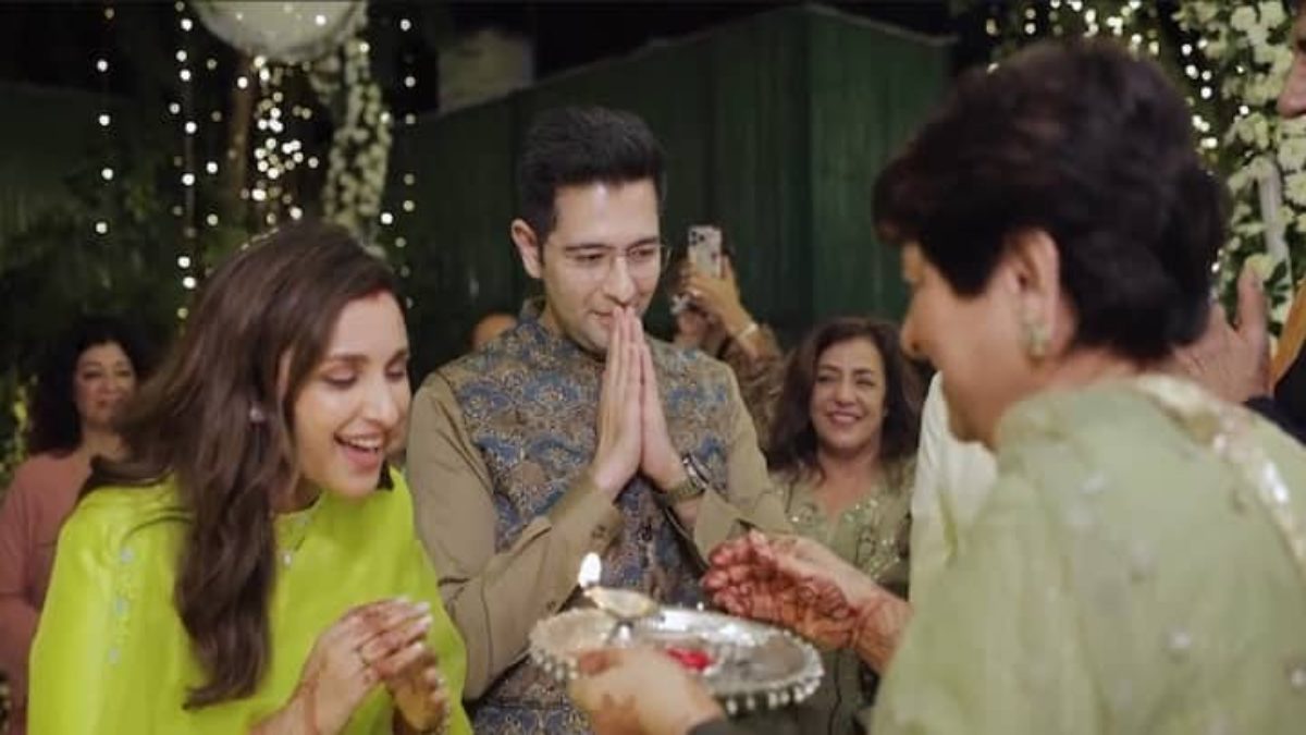 Parineeti Chopra का हुआ शानदार गृहप्रवेश, सास ने उतारी आरती, डांस करते घर के अंदर पहुंची नई दुल्हन …