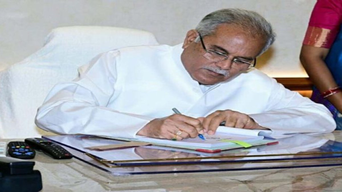 CM भूपेश ने केंद्रीय विमानन मंत्री को लिखा पत्र : बिलासपुर से बंद की गई अन्य शहरों की विमान सेवा फिर से शुरू करने की मांग, अनुबंध बढ़ाने की भी कही बात