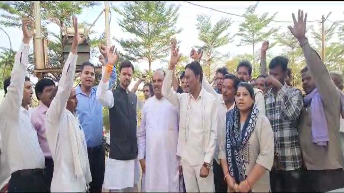 MP Election 2023: कांग्रेस प्रत्याशी का विरोध, अहिरवार समाज ने प्रत्याशी नहीं बदलने पर सामूहिक इस्तीफे की दी चेतावनी, सैकड़ों वाहन से भोपाल रवाना