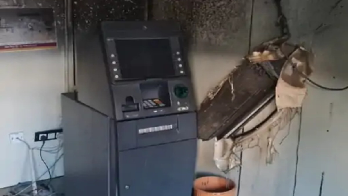 PNB की ATM में लगी भीषण आग, तीन मशीन जलकर खाक, मचा हड़कंप