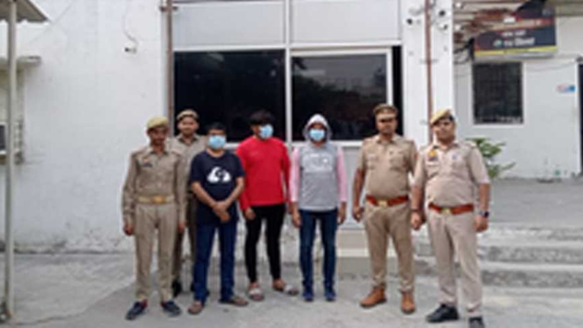 फेक मार्कशीट बनाने वाला गैंग के 3 आरोपी गिरफ्तार, सैकड़ों लोगों से फर्जी कागजात के बदले ले चुके हैं करोड़ों रुपए