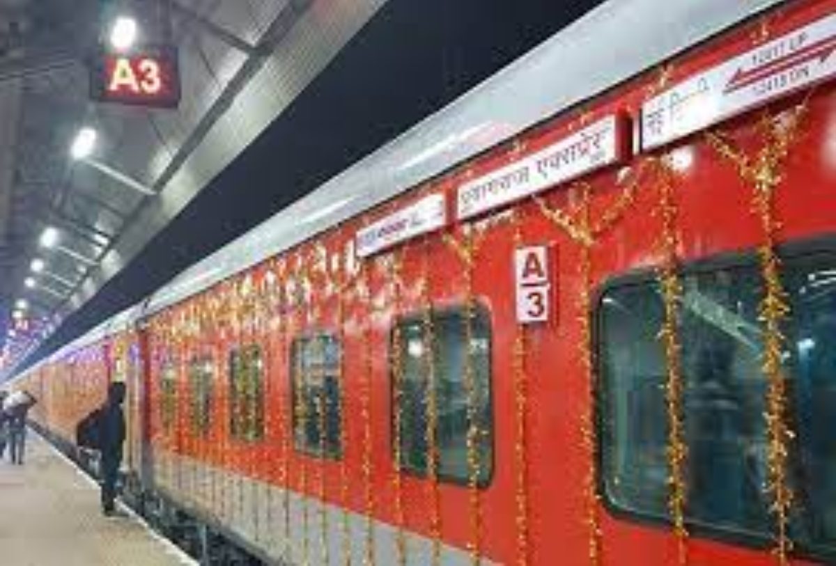 Punjab News: उत्तर रेलवे ने त्यौहारों के मद्देनजर शुरू की 34 विशेष ट्रेनें