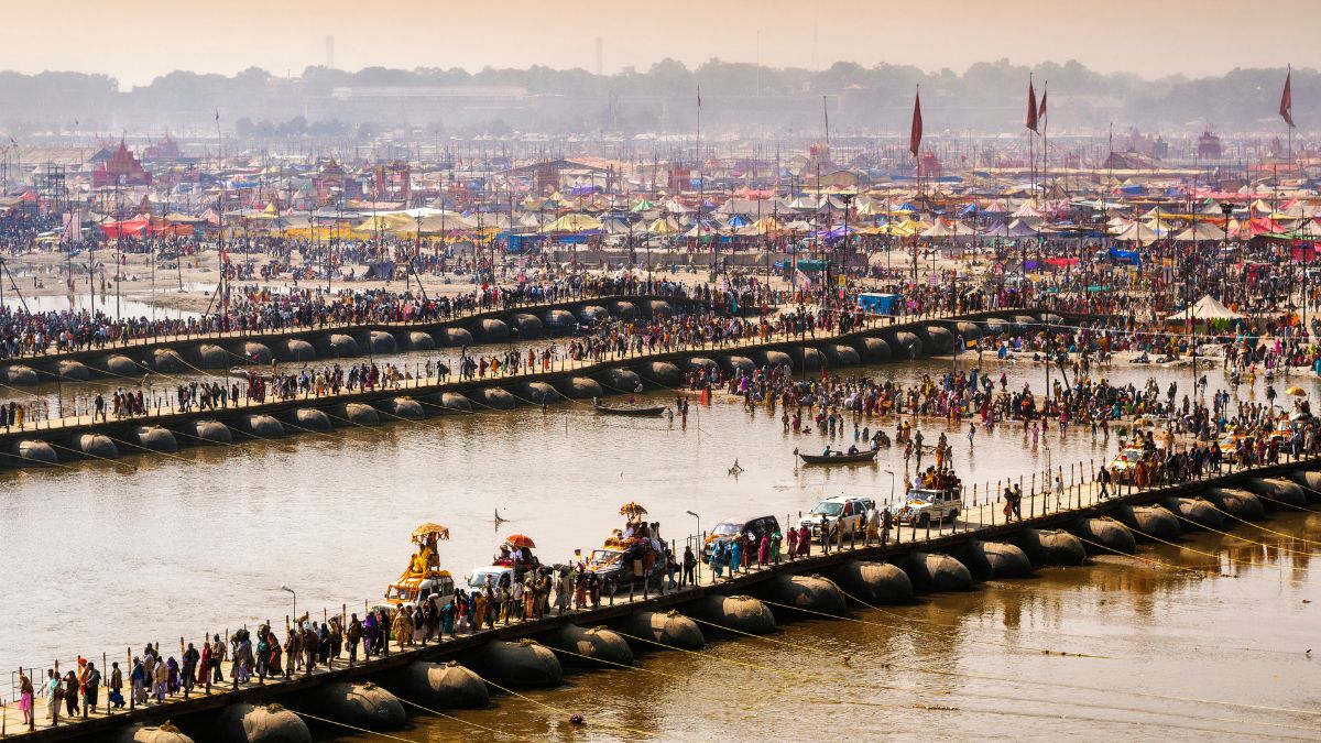 महाकुंभ के लिए कर्मचारियों को मिलेंगे नेमप्लेट, श्रद्धालुओं की गणना के लिए लगेंगी हाईटेक मशीनें