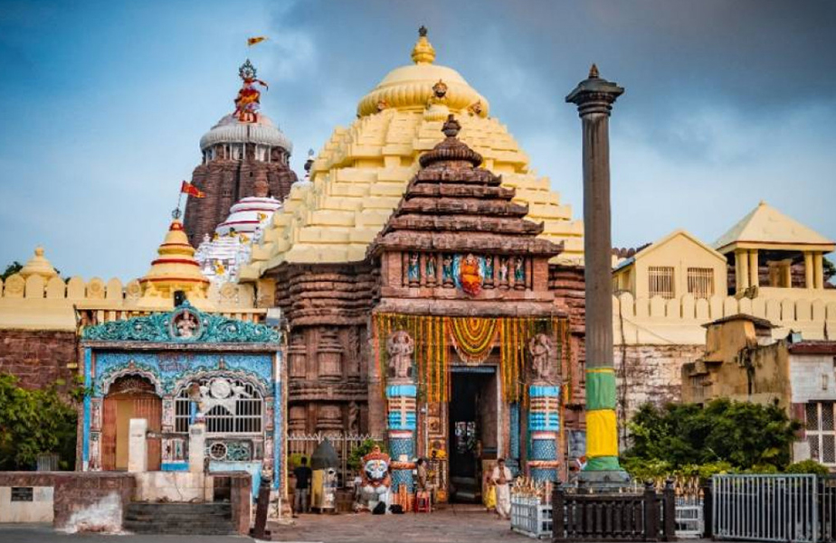 श्रीमंदिर में ‘सभ्य ड्रेस कोड’ मामला: एसजेटीए ने जारी की एडवाइजरी, सेवकों और होटलों को दी जागरूकता फैलाने की जिम्मेदारी