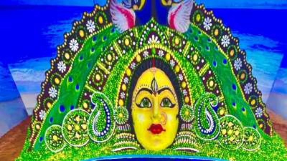 Durga Sand Sculpture: 5000 नींबू का उपयोग कर सैंड आर्टिस्ट सुदर्शन पटनायक ने माँ दुर्गा पर बनाया एक सैंड आर्ट