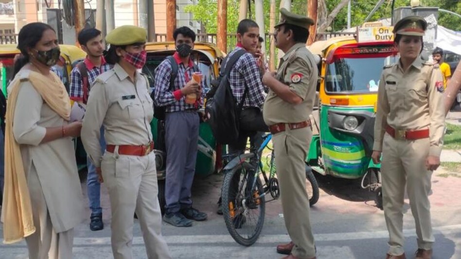 सहारनपुर: हाईवे स्थित देवबंद पर लगा मिला कनाडा का झंडा, खुफिया विभाग अलर्ट