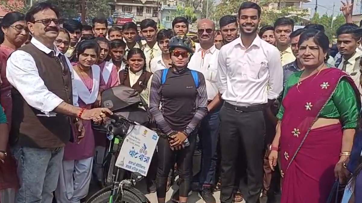 NEWS 24 MP-CG और Lalluram.com की खास मुहिम: ‘बनाओ कीर्तिमान सबसे अधिक मतदान’, साइकिल से सीहोर पहुंची आशा मालवीय, युवाओं को समझाया मतदान का महत्व