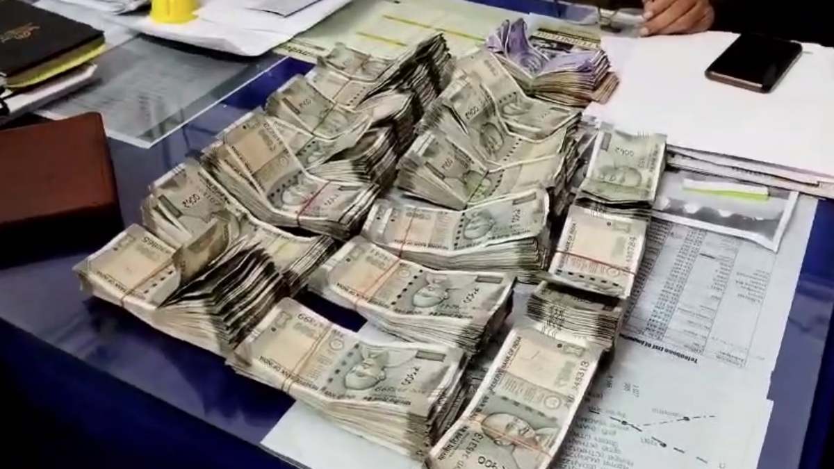 GRP की बड़ी कार्रवाई: गश्त के दौरान लाखों रुपए से भरा बैग जब्त, यूपी का युवक गिरफ्तार