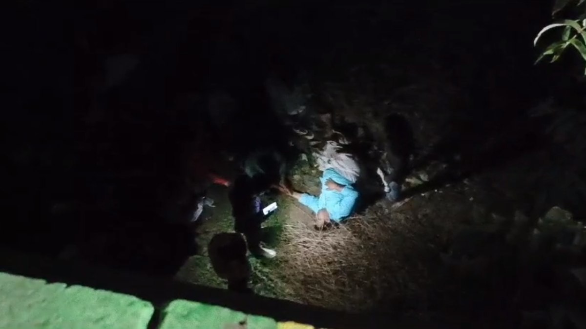 कटनी में तेज रफ्तार कार ने Bike को मारी टक्कर: बाइक से उछलकर नदी में गिरा युवक, गंभीर रूप से घायल, अस्पताल में भर्ती