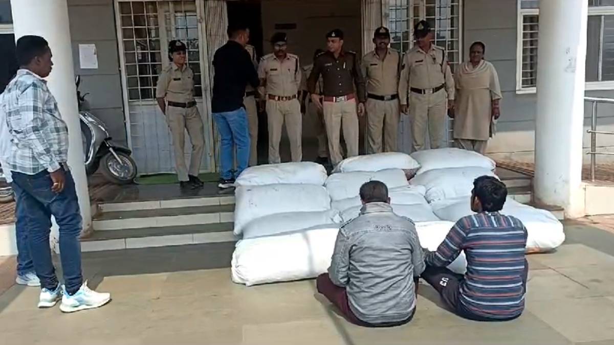 ट्रक कंटेनर में चेंबर बनाकर गांजा की तस्करीः एक करोड़ के गांजे के साथ दो आरोपी गिरफ्तार