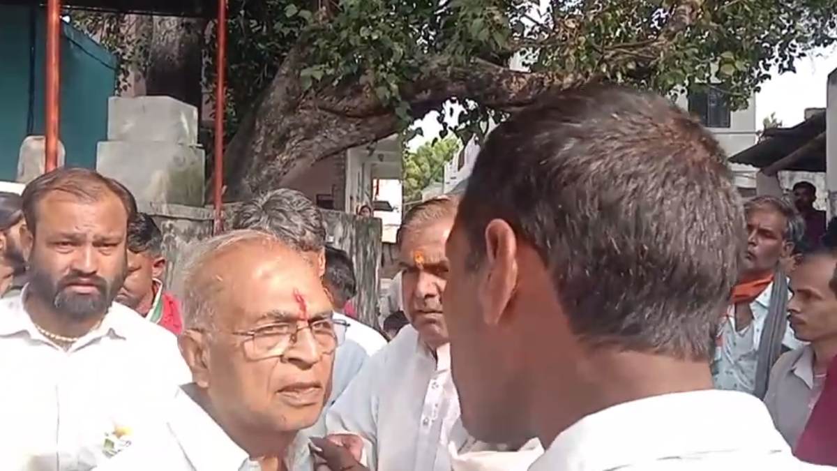जनसंपर्क के दौरान कांग्रेस प्रत्याशी का विरोध: ग्रामीणों ने सुनाई खरी खोटी, जानिए क्या है पूरा मामला